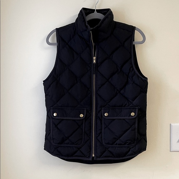 J. Crew Black Quilted Vest Size Small Gold Button Detail - Picture 1 of 4